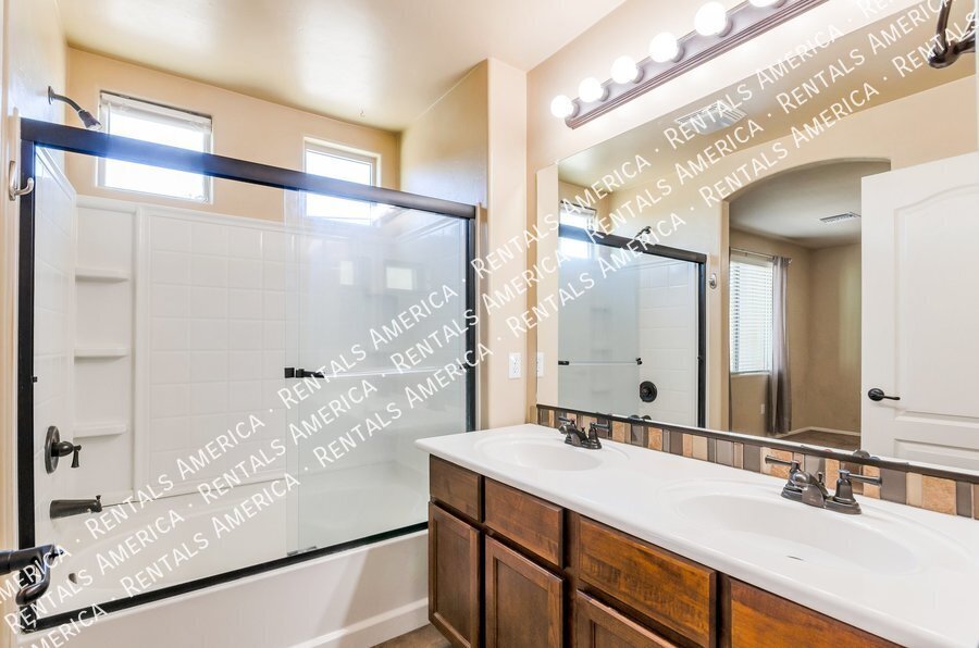 Large gated home close to Banner, UArizona property image