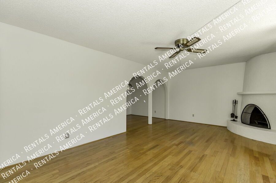 Gorgeous mountain views. property image