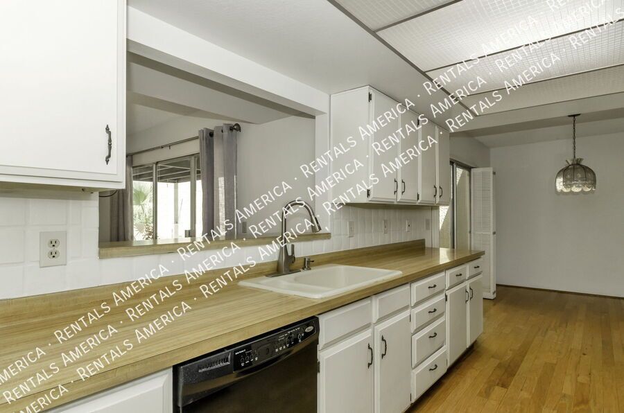 Gorgeous mountain views. property image