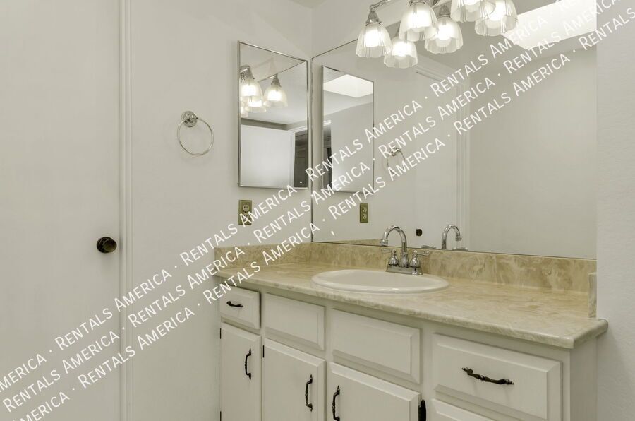 Gorgeous mountain views. property image