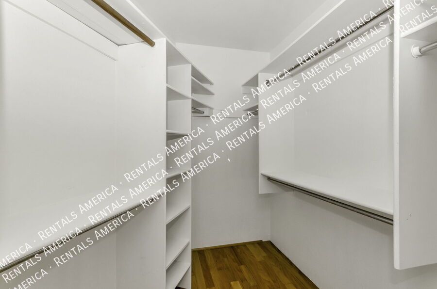Gorgeous mountain views. property image