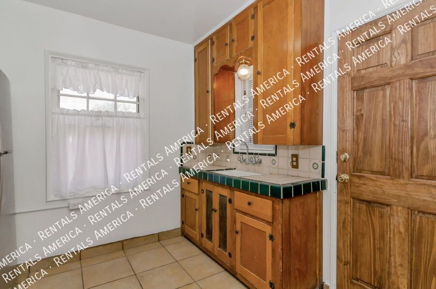 Great Location near the U of A! property image