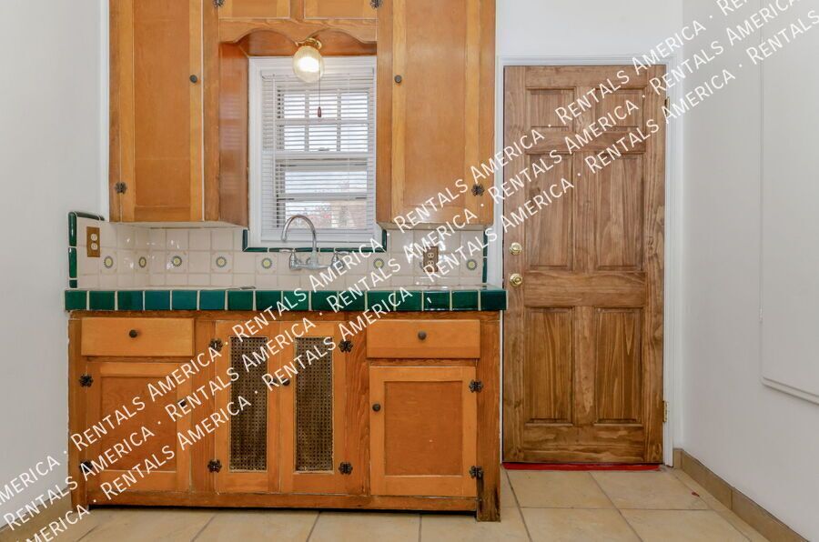 Great Location near the U of A! property image