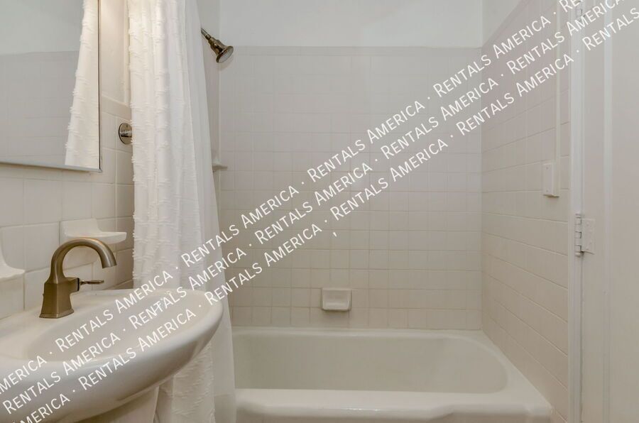 Great Location near the U of A! property image