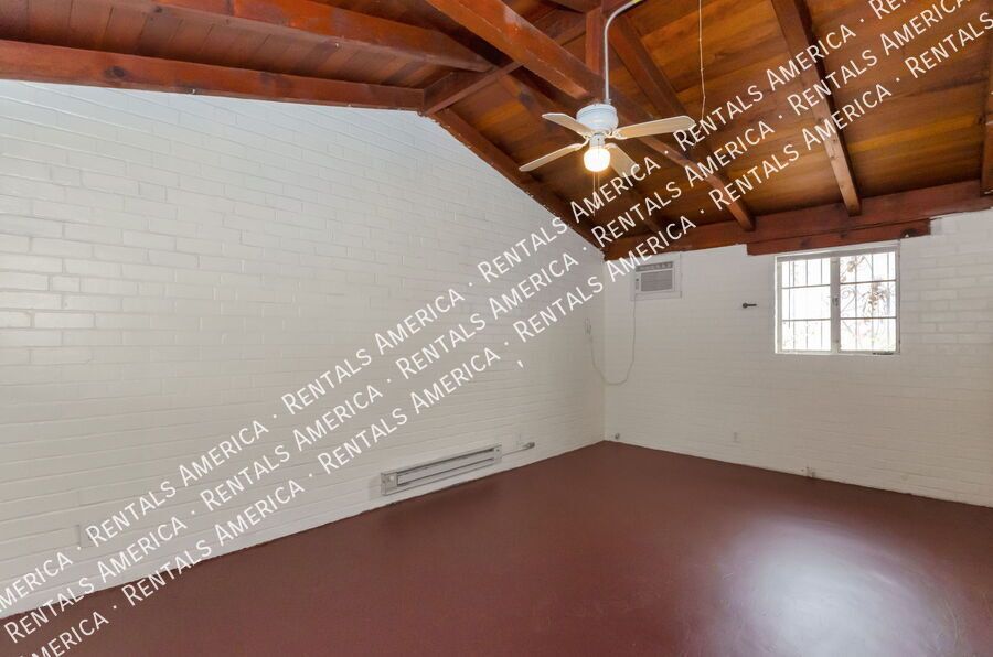 Studio -Single-Story with Concrete Floors property image
