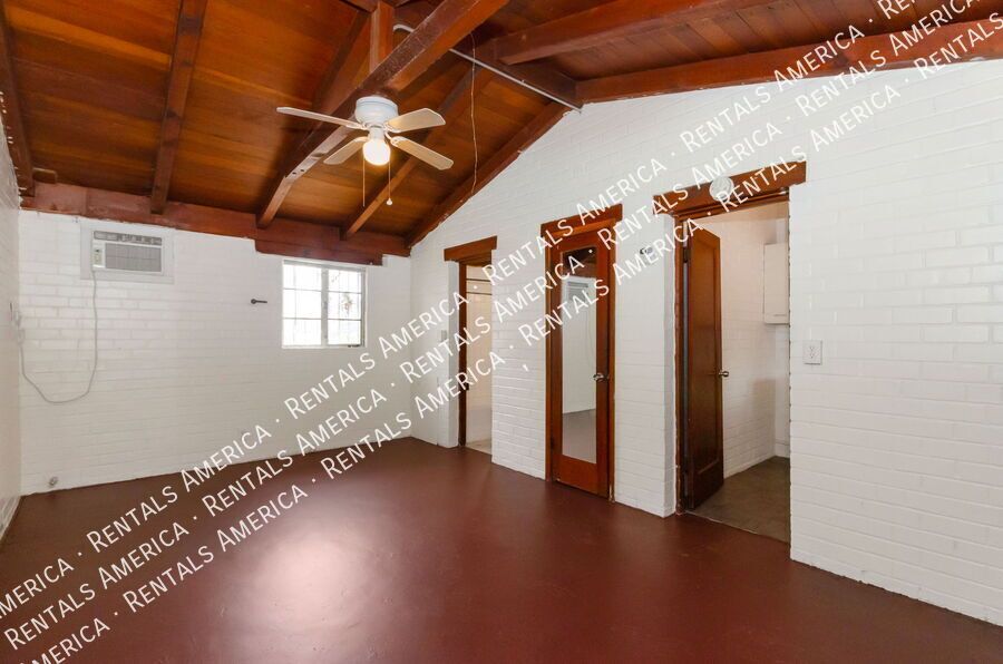 Studio -Single-Story with Concrete Floors property image
