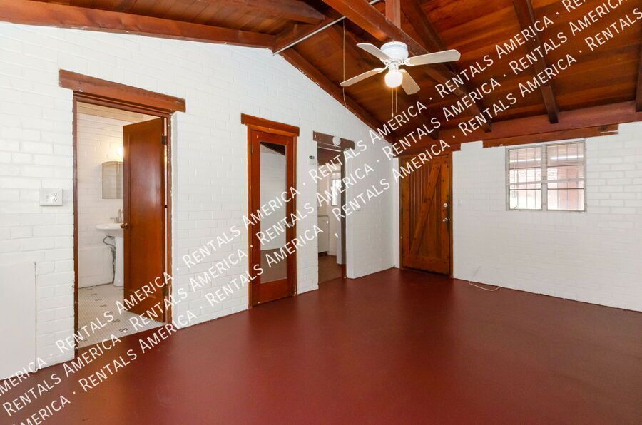 Studio -Single-Story with Concrete Floors property image