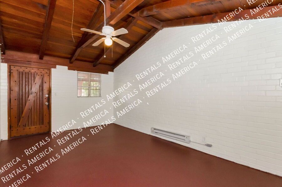 Studio -Single-Story with Concrete Floors property image
