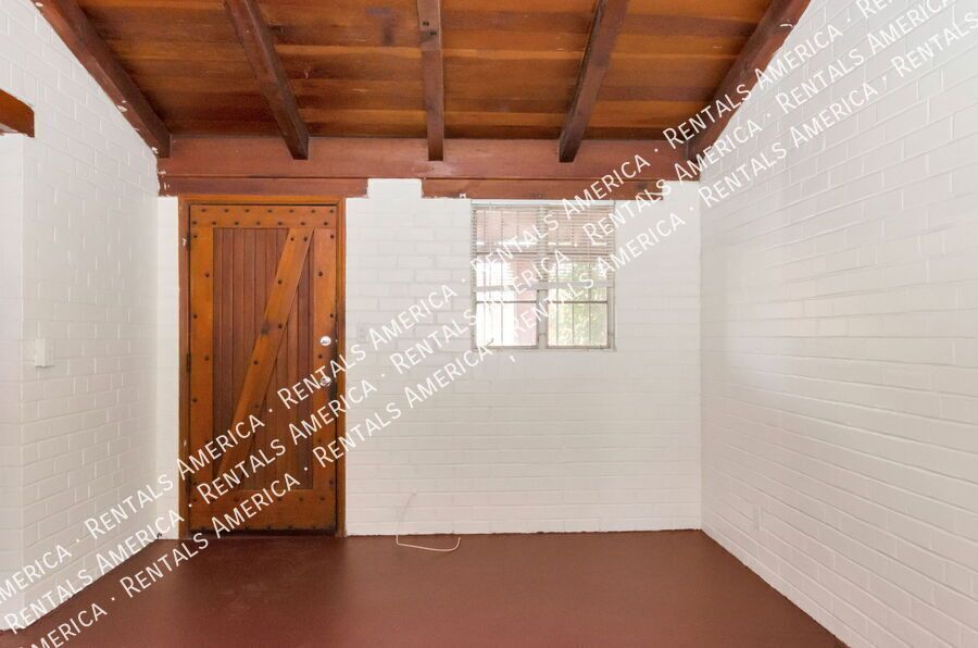 Studio -Single-Story with Concrete Floors property image