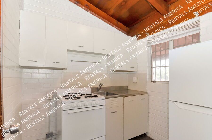 Studio -Single-Story with Concrete Floors property image