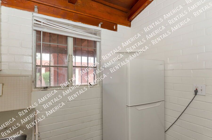 Studio -Single-Story with Concrete Floors property image