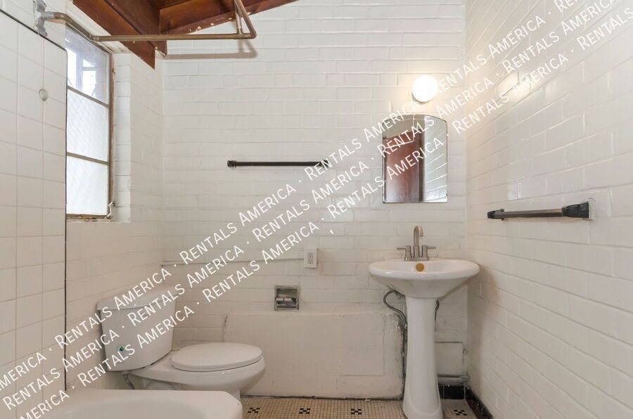 Studio -Single-Story with Concrete Floors property image