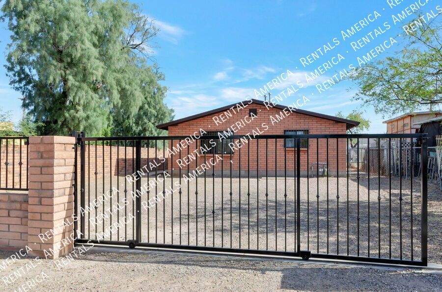 Newly renovated 3 Bedroom 2 Bath property image