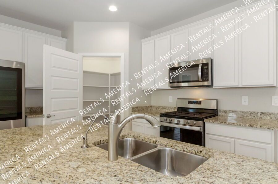 3 Bed / 2 Bath Home in Saguaro Bloom with Mountain Views + Amenities property image