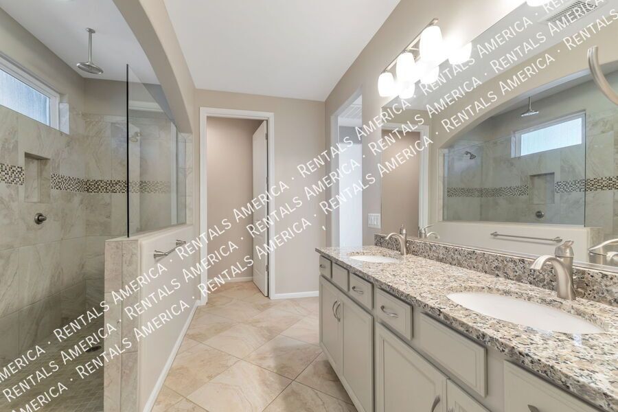 Beautiful home in gated Dove Mountain! property image