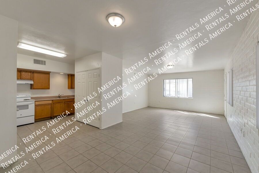 Move in Special 3 Bed / 2 Bath Duplex property image