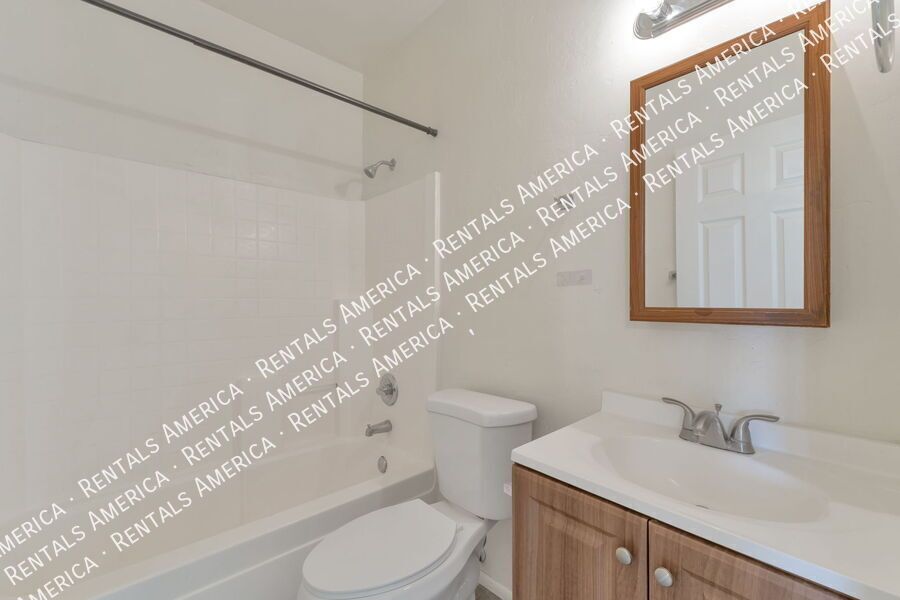 Move in Special 3 Bed / 2 Bath Duplex property image