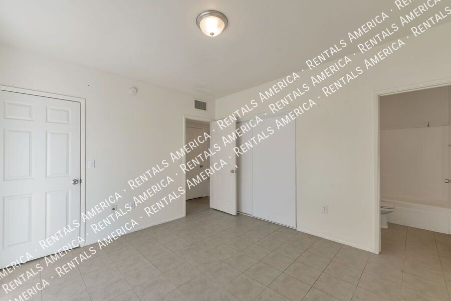 Move in Special 3 Bed / 2 Bath Duplex property image