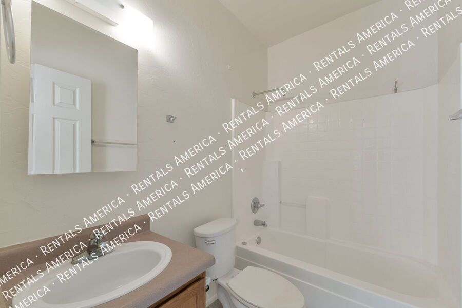 Move in Special 3 Bed / 2 Bath Duplex property image