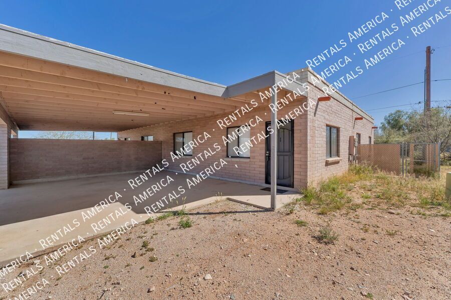 Move in Special 3 Bed / 2 Bath Duplex property image
