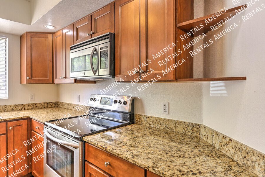 Beautiful 2/2 Foothills Condo in Gated Villas at Sabino Canyon! property image