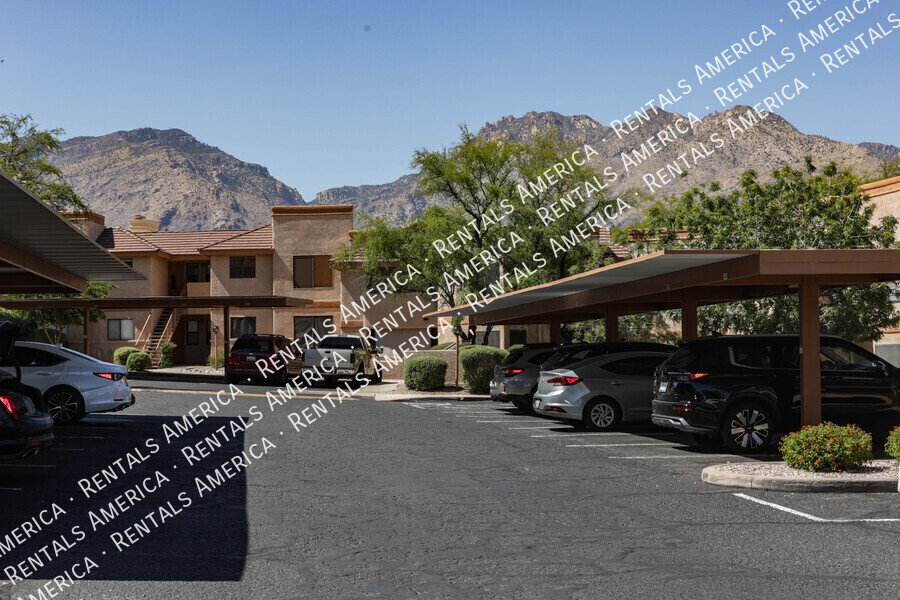 Beautiful 2/2 Foothills Condo in Gated Villas at Sabino Canyon! property image