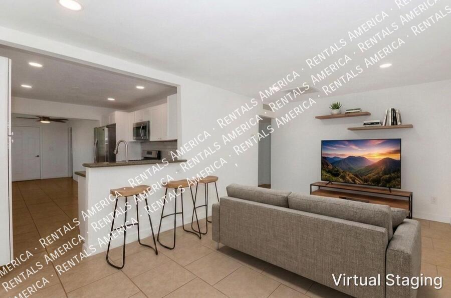 Spacious 3 bedroom 2 bath home near the University of Arizona property image