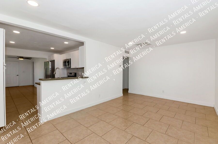 Spacious 3 bedroom 2 bath home near the University of Arizona property image