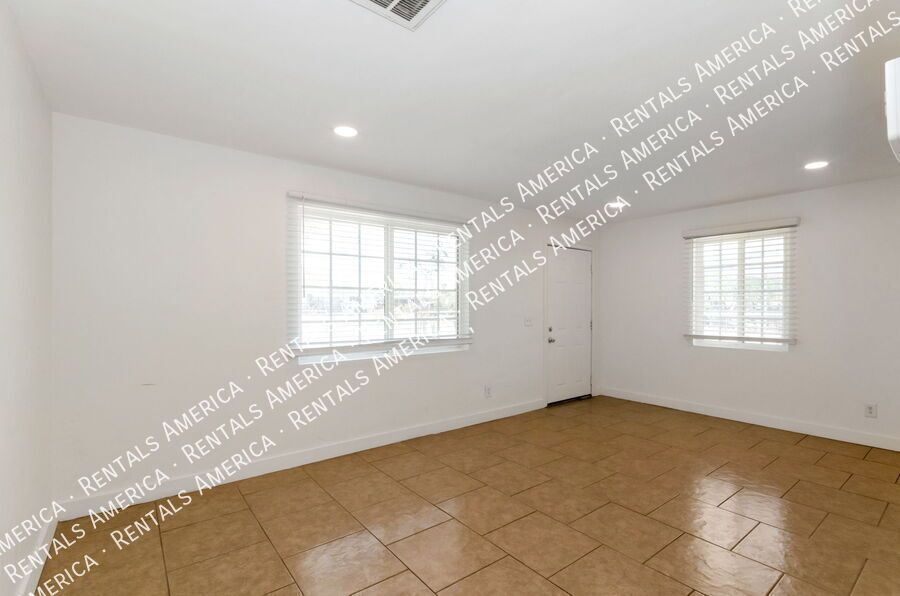 Spacious 3 bedroom 2 bath home near the University of Arizona property image