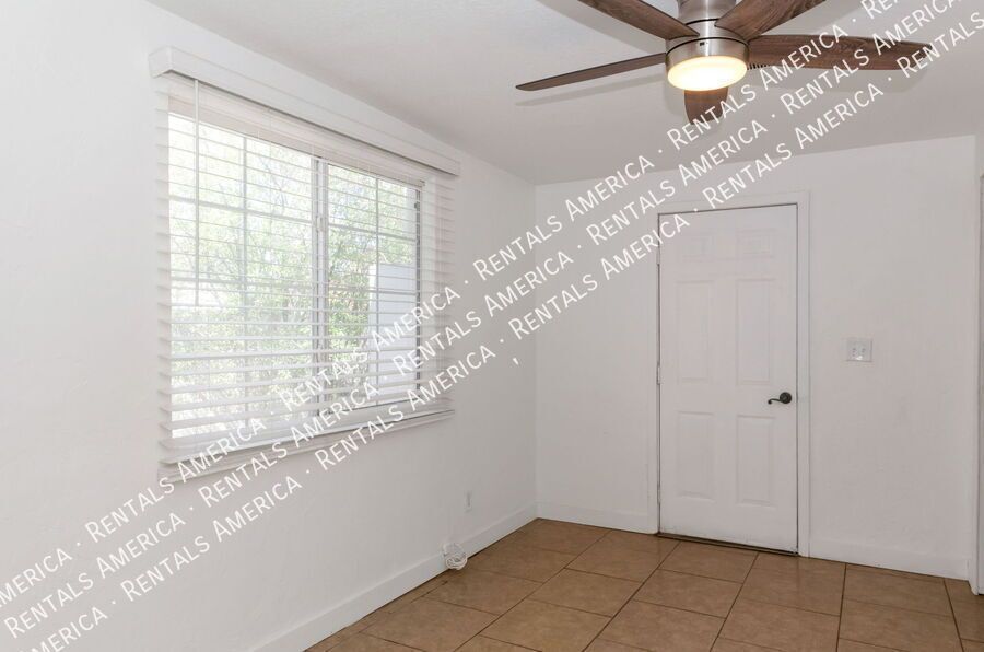 Spacious 3 bedroom 2 bath home near the University of Arizona property image