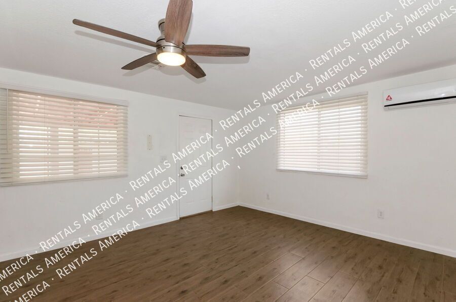 Spacious 3 bedroom 2 bath home near the University of Arizona property image