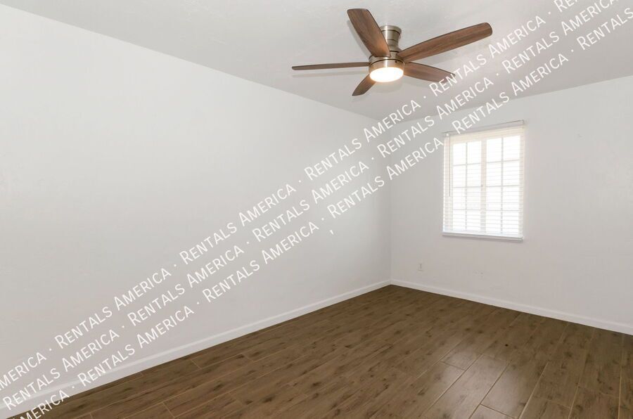 Spacious 3 bedroom 2 bath home near the University of Arizona property image