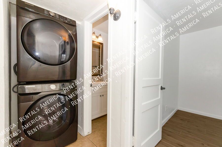 Spacious 3 bedroom 2 bath home near the University of Arizona property image