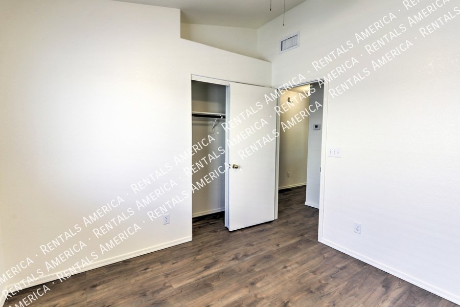 Modern and bright open-concept 3/2 Home property image