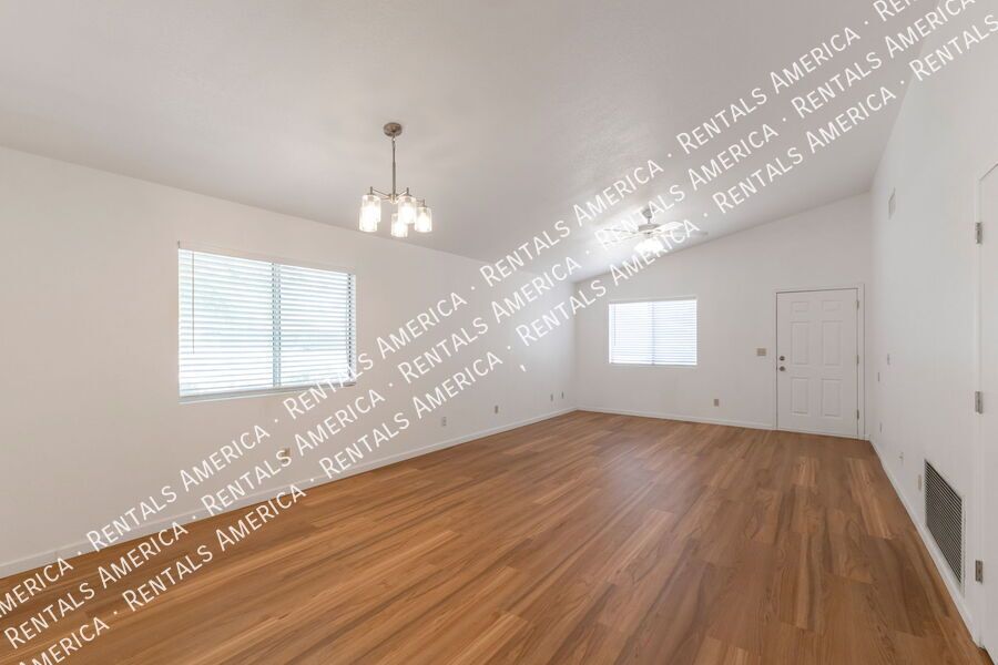 Rita Ranch- Beautiful 3 bedroom 2 bathroom property image