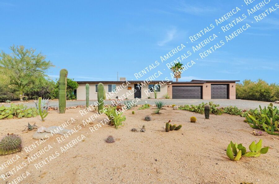 Updated Oro Valley with views from the pool! property image