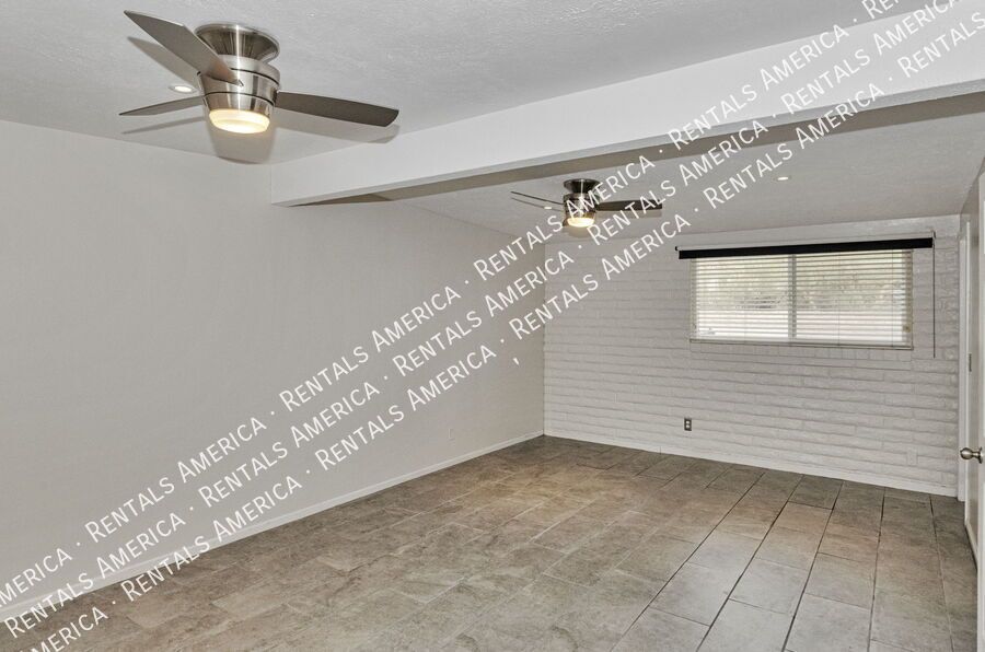 Updated Oro Valley with views from the pool! property image