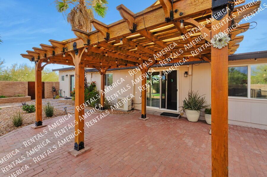 Updated Oro Valley with views from the pool! property image