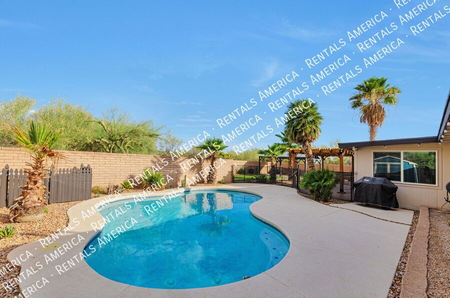 Updated Oro Valley with views from the pool! property image