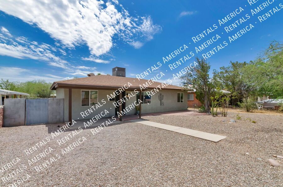 3 Bedroom 2 bath home in Tucson's Speedway Park neighborhood property image
