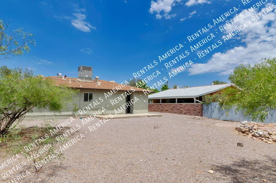 3 Bedroom 2 bath home in Tucson's Speedway Park neighborhood property image