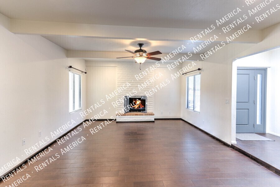 Beautiful 3/2 bedroom home with POOL property image