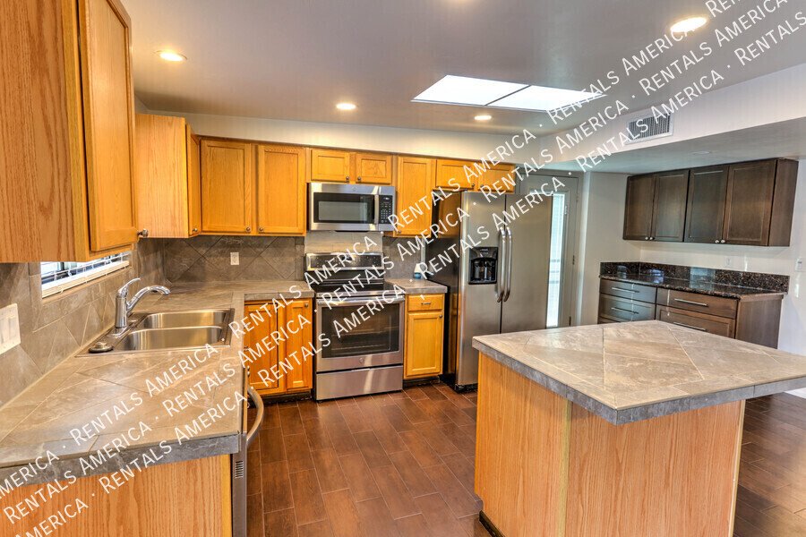 Beautiful 3/2 bedroom home with POOL property image