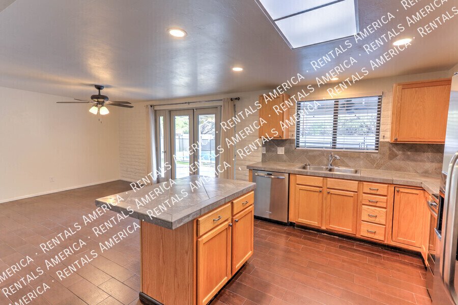 Beautiful 3/2 bedroom home with POOL property image