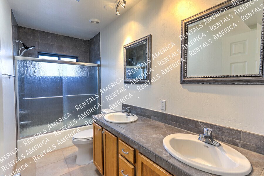Beautiful 3/2 bedroom home with POOL property image