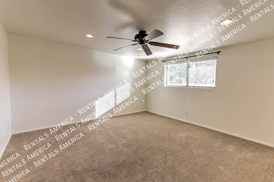 Beautiful 3/2 bedroom home with POOL property image