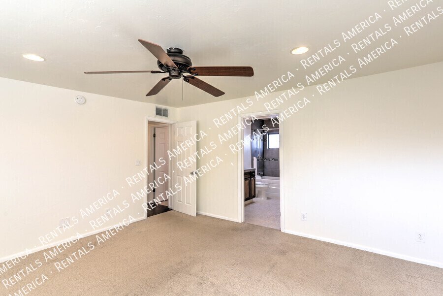 Beautiful 3/2 bedroom home with POOL property image