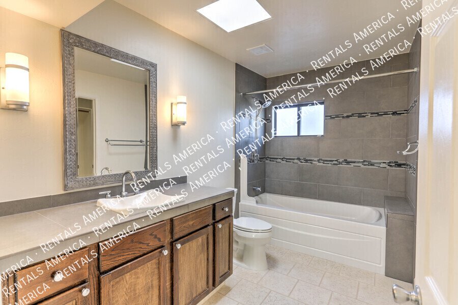 Beautiful 3/2 bedroom home with POOL property image