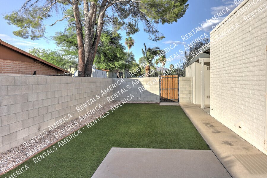 Beautiful 3/2 bedroom home with POOL property image