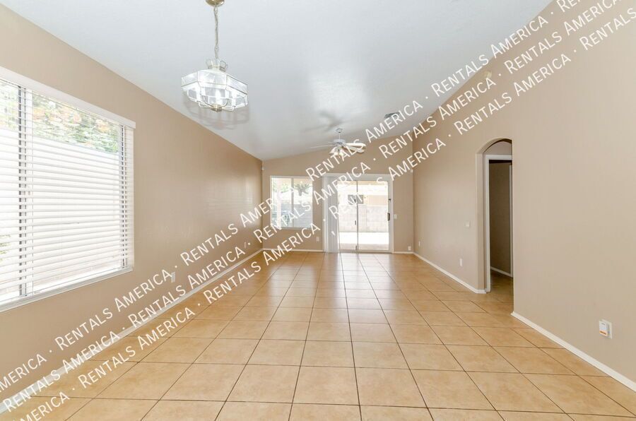 Fantastic 3 Bedroom, 2 Bath house with 2 car garage! property image